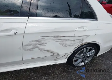 2016 Mercedes-Benz E 350 4Matic z USA, uszkodzony, nr VIN WDDHF8JB6GB254090